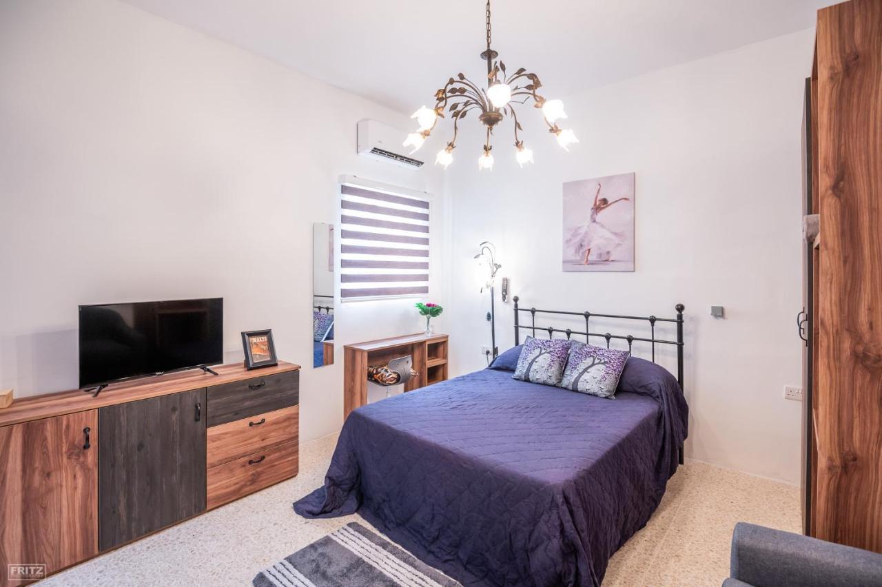 Gudja Close To Airport - Private Room With Private Bathroom Adults Only מראה חיצוני תמונה