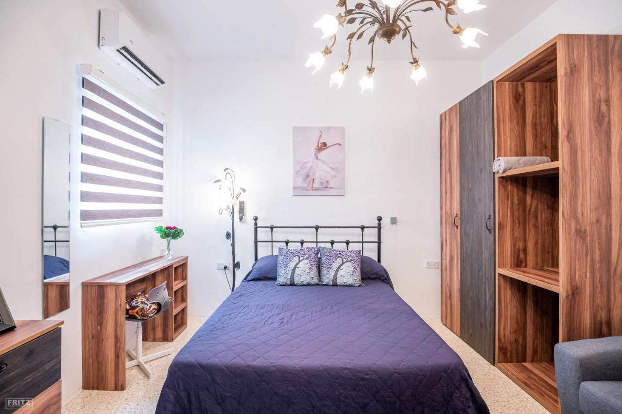 Gudja Close To Airport - Private Room With Private Bathroom Adults Only מראה חיצוני תמונה